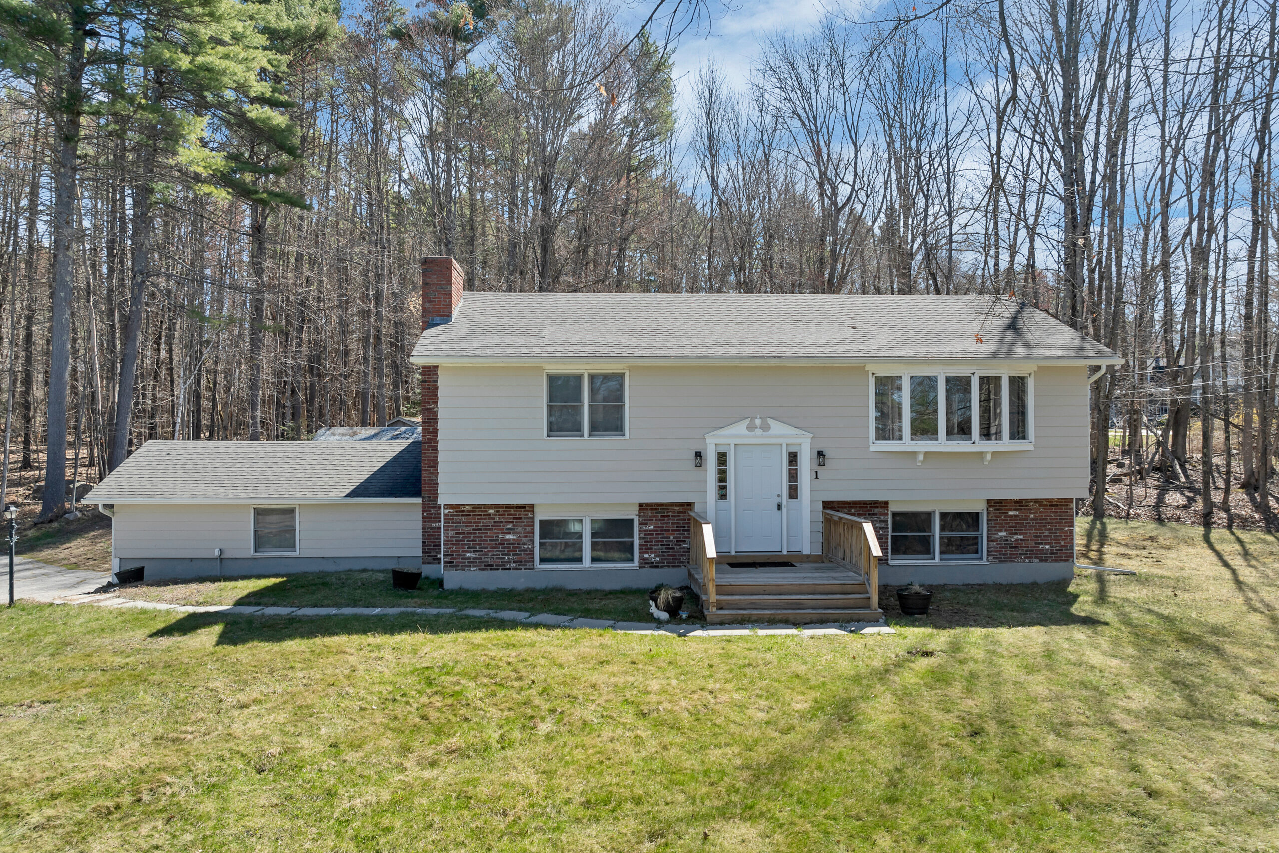 ✨Just Listed! ✨📍1 Robin Acres Dr, Wolfeboro, NH 📍